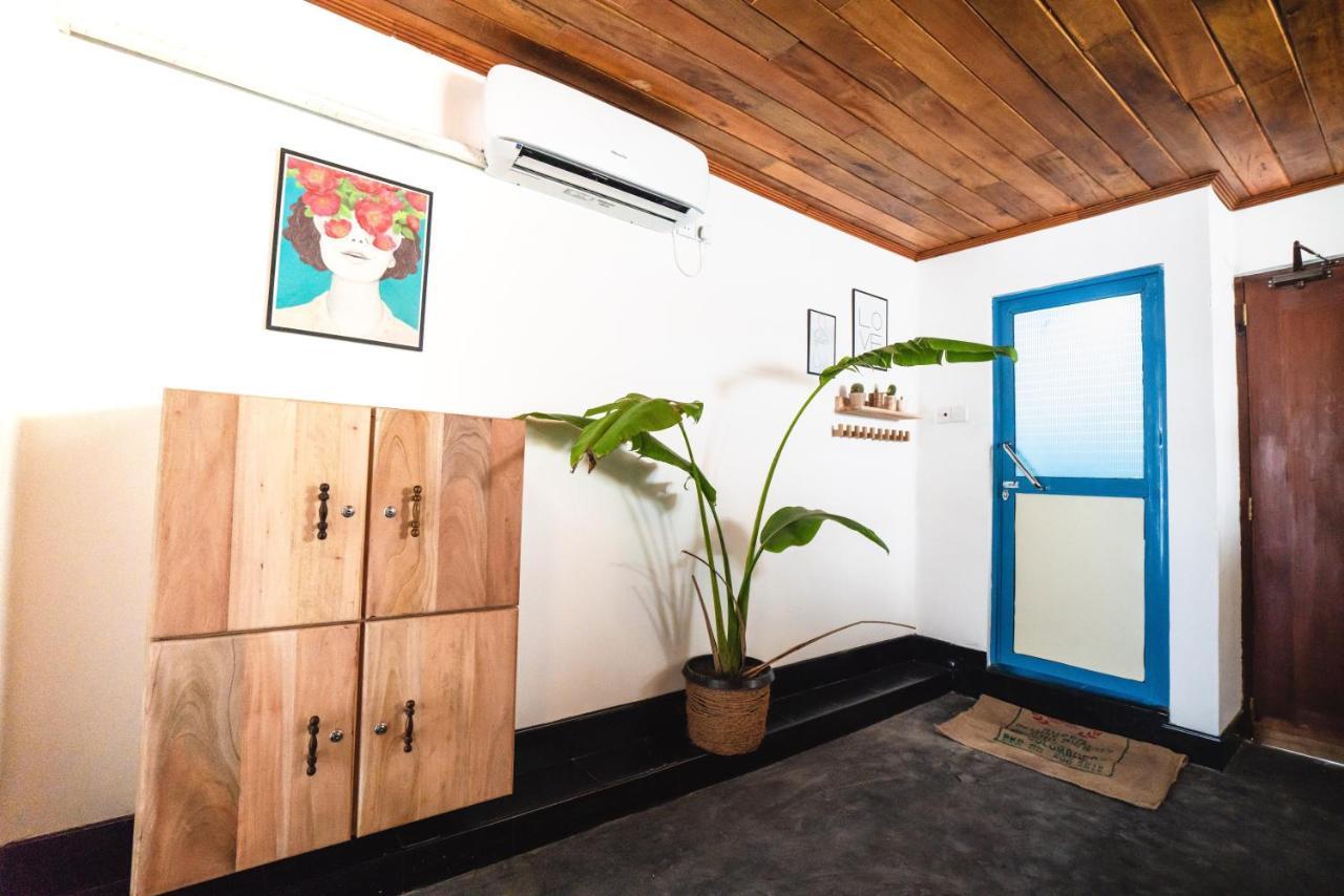 웰리가마 Layback Boutique Surf & Yoga Camp Sri Lanka 호스텔 외부 사진